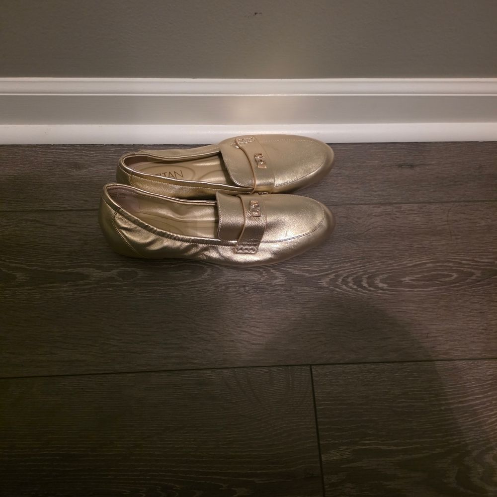 NWT- Women's Deltan Gold Loafers No Box - Picture 4 of 6